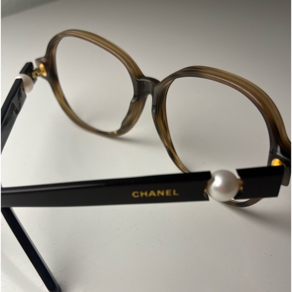 CHANEL Oversized Pearl Sunglass Frames - Picture 3 of 10
